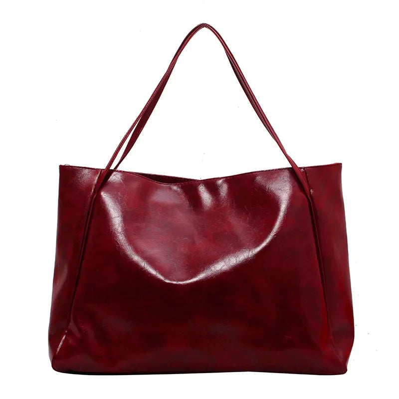Sac Cabas Style Tote Bag Pratique et Raffiné, de couleur rouge et sur fond blanc.