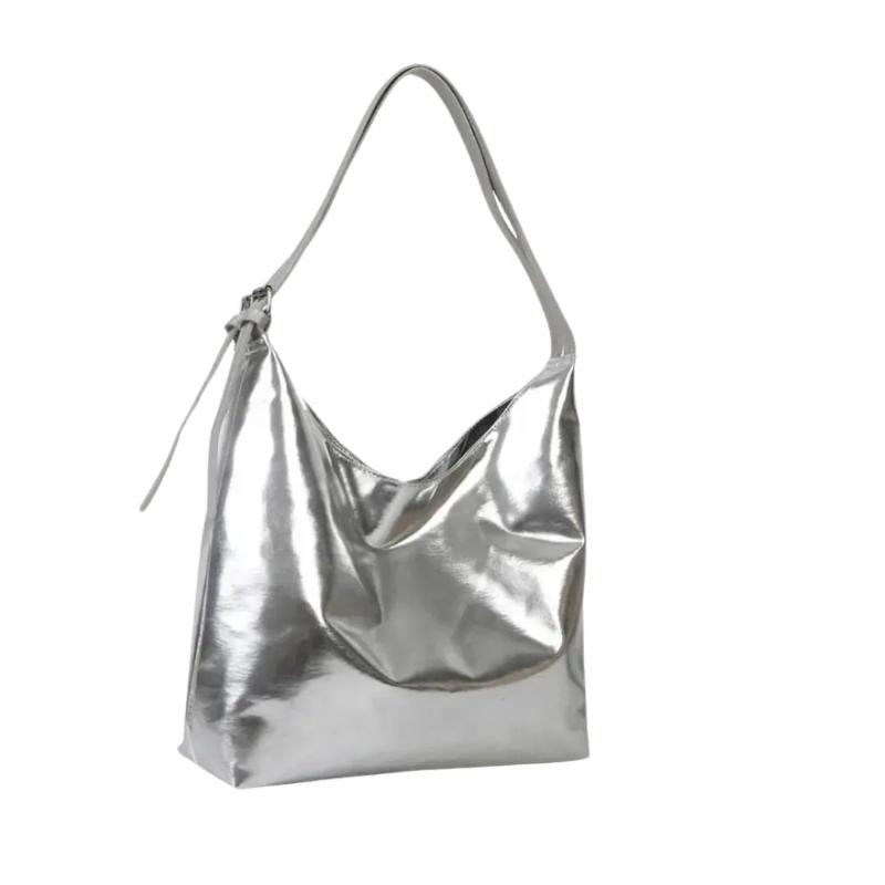 Sac de Luxe Argenté et Brillant sur fond blanc