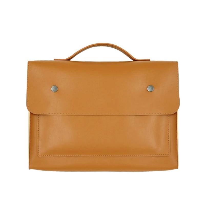 Sac Ordinateur Femme Marron et Étanche sur fond blanc