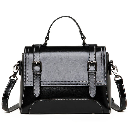 Sac à Main en Cuir Femme Effet Cartable Noir, avec bandoulière, sur un fond blanc.