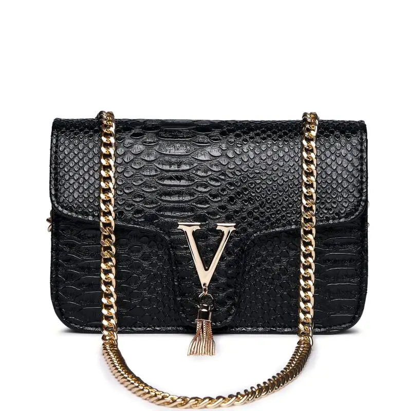 Sac Pochette Luxueux à Chaine sur fond blanc