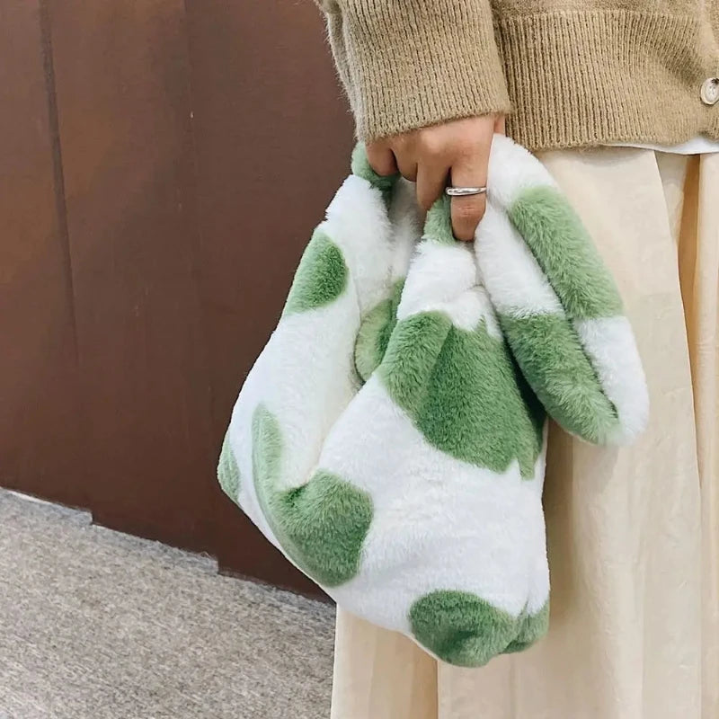 Sac à Main Fausse Fourrure avec Motifs de Cœurs