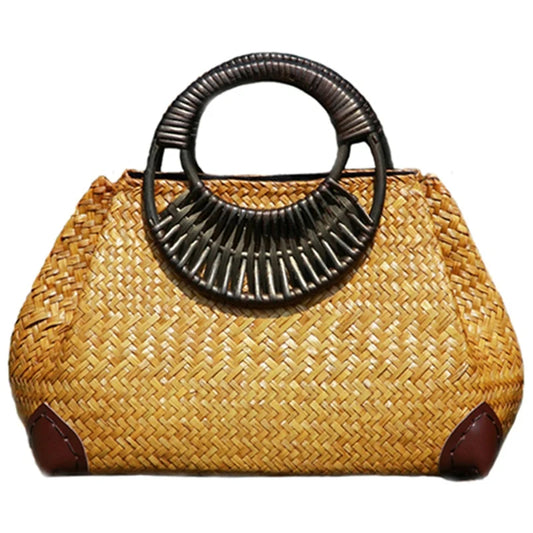 Sac Effet Osier Élégant et Raffiné, de couleur beige, avec anse noire et ronde, sur un fond blanc.