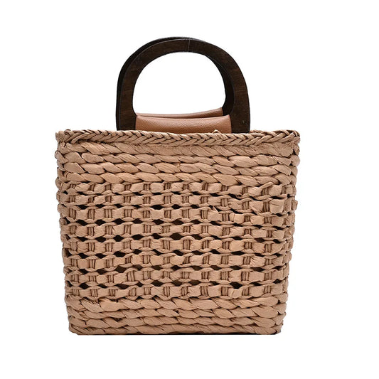 Sac à Main Panier Bohème en Paille sur fond blanc