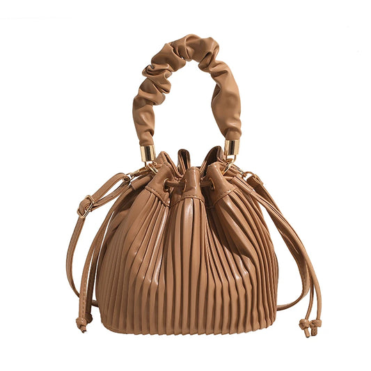Sac Femme Bourse Bleu et Souple sur fond blanc