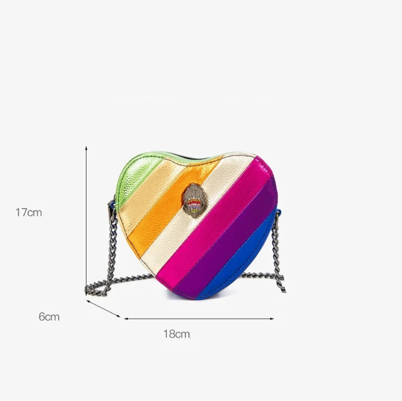 Sac à Main Multicolore au Design de Cœur sur fond gris