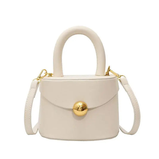 Sac Femme Seau Chic et Luxueux sur fond blanc