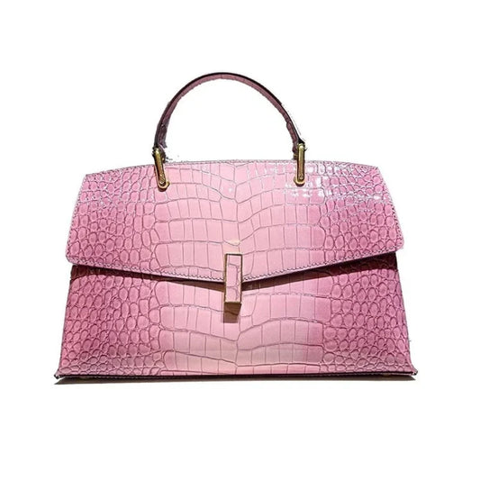 Sac à Main Rectangulaire Chic et Tendance sur fond blanc