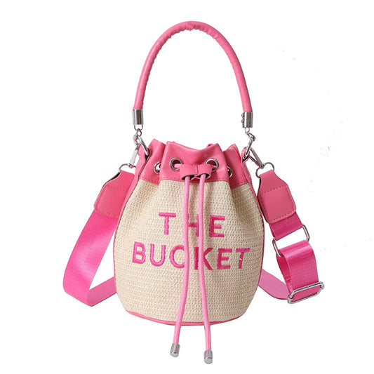 Sac Femme Seau Vintage en Paille sur fond blanc