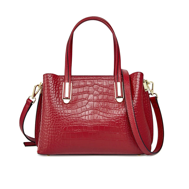 Sac Bandoulière Glamour Effet Croco, de couleur rouge et sur fond blanc.