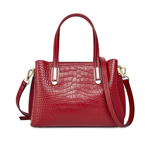 Sac Bandoulière Glamour Effet Croco, de couleur rouge et sur fond blanc.