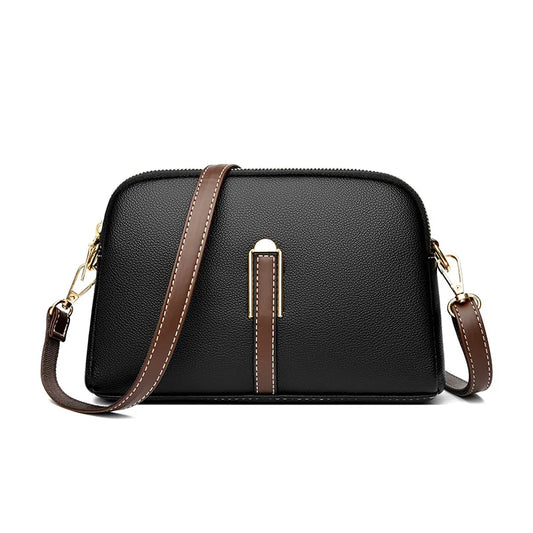 Sac à Main à Bandoulière Design et Élégant Noir, avec bandoulière marron, sur un fond blanc.
