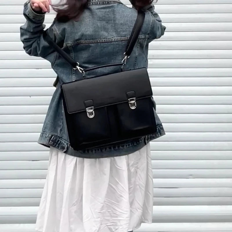 Sac Cartable Femme Noir de Style Malette porté par une femme