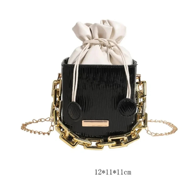 Sac Femme Bourse Chic à Nœud de Papillon sur fond blanc