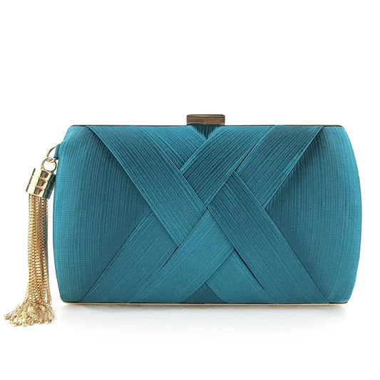 Sac Pochette Soirée au Design Luxueux sur fond blanc
