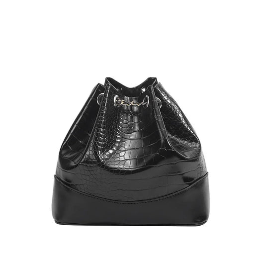 Sac Bourse Brillant Effet Peau de Crocodile sur fond blanc