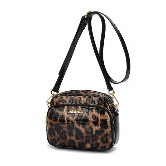 Sac à Main Luxueux à Imprimé Léopard sur fond blanc