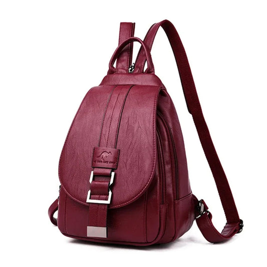 Sac à Main et à Dos Femme Multipoches Simili Rouge, sur un fond blanc.