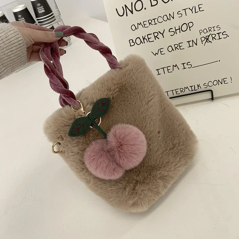 Sac à Main Fausse Fourrure avec Pendentif Cerise