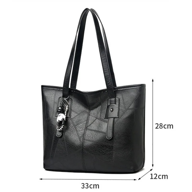 Sac Porté Épaule Sobre et Raffiné noir sur fond blanc