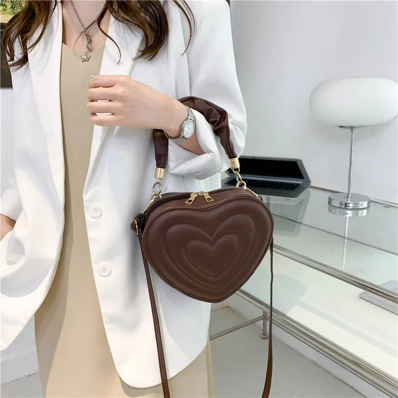 Sac Matelassé Marron au Design de Cœur