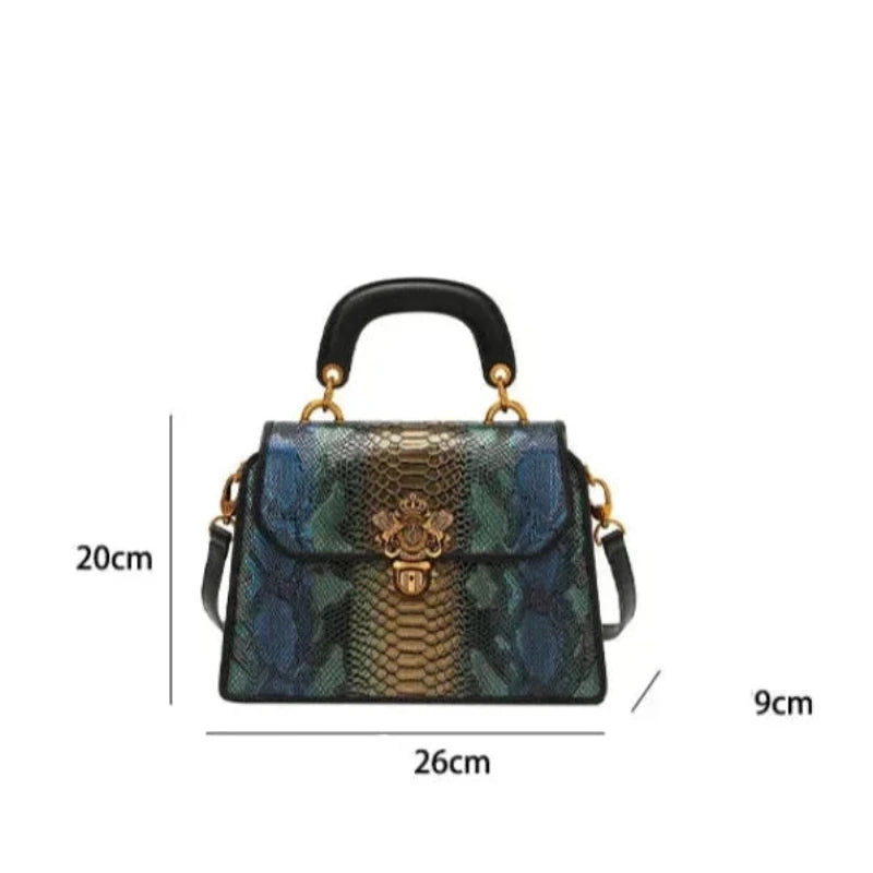 Sac à Main Multicolore Effet Peau de Serpent sur fond blanc