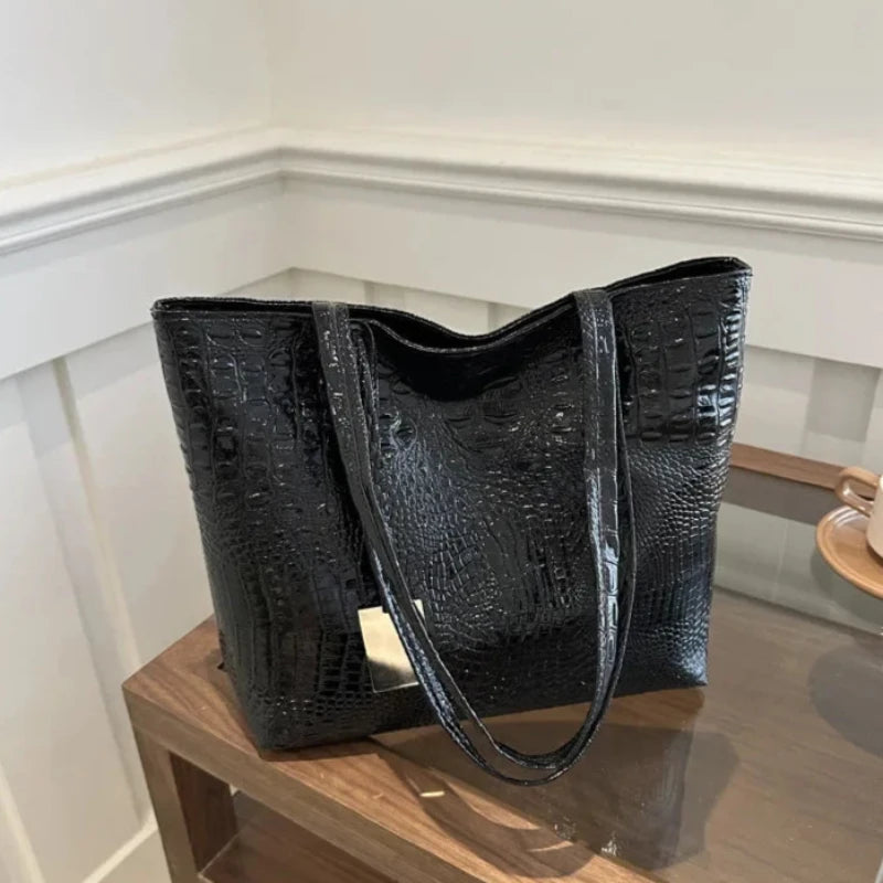 Grand Sac à Main Métallisé avec Effet Croco Élégant