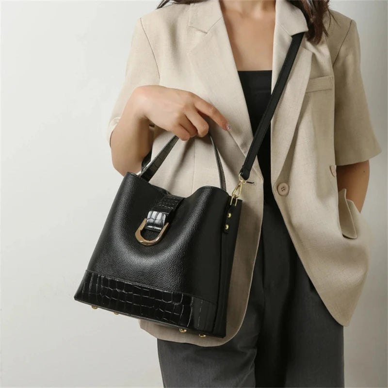 set sac à main et portefeuille pour femme en cuir noir