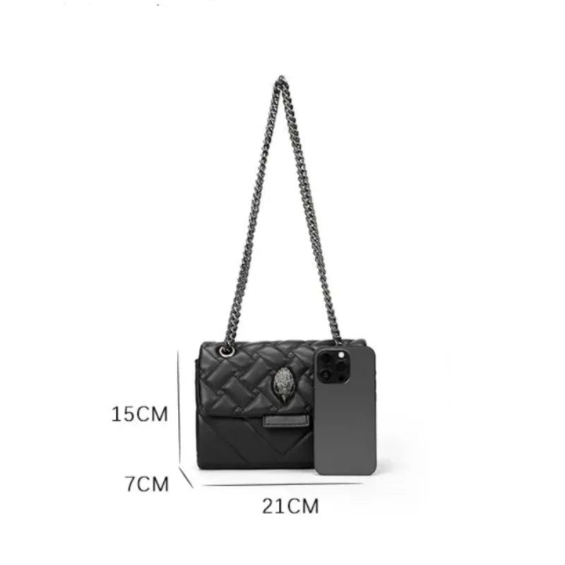 Sac Matelassé Noir avec Chaine sur fond blanc