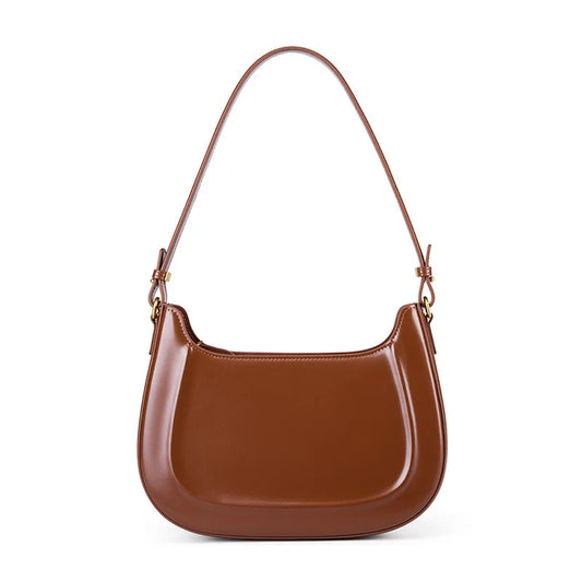 Sac à Main Baguette Design Épuré Marron, avec bandoulière, sur un fond blanc.