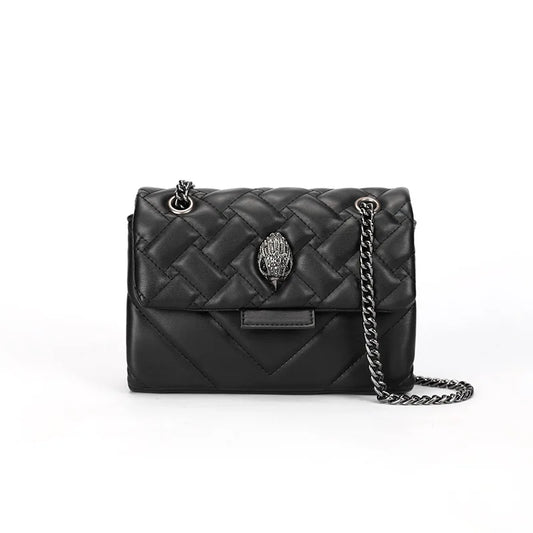 Sac Matelassé Noir avec Chaine sur fond blanc