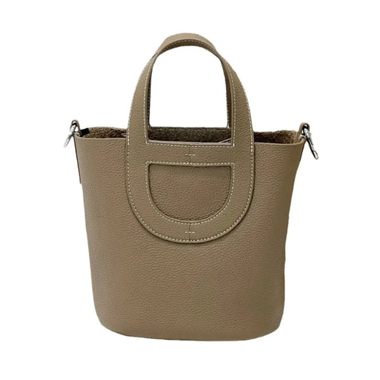 Sac Femme Seau Souple et Élégant sur fond blanc