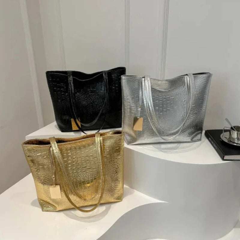 Grand Sac à Main Métallisé avec Effet Croco Élégant