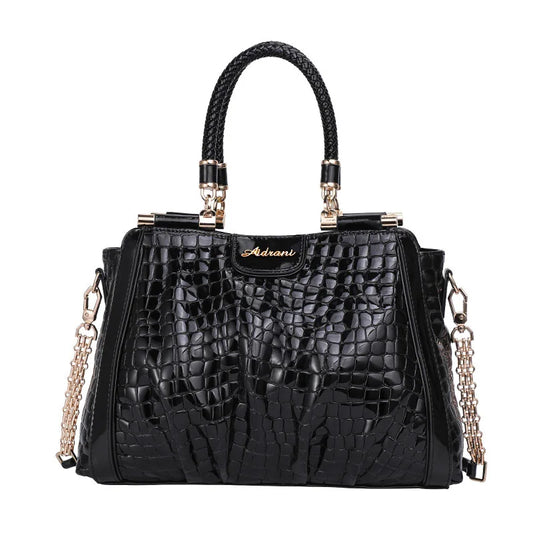 Sac à Main Noir au Design Chic sur fond blanc