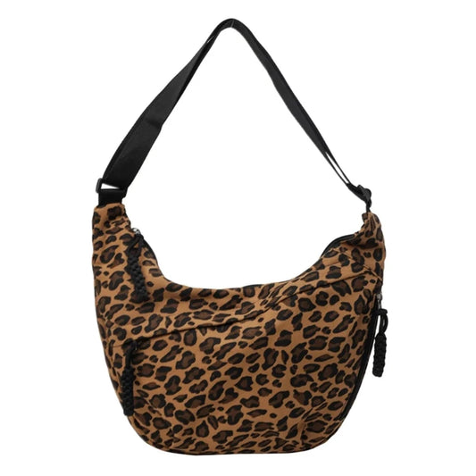 Sac Banane Léopard à Bandoulière, de couleur marron, sur un fond blanc.