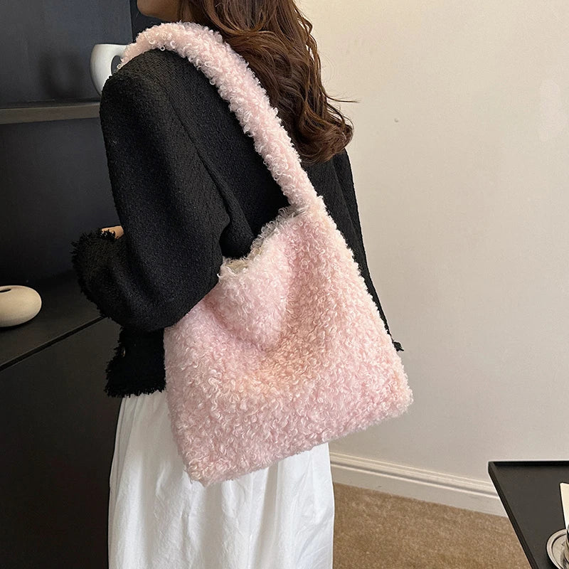 Sac à Main Versatile en Fausse Fourrure