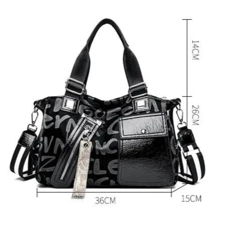 Sac à Main Fourre Tout Moderne sur fond blanc