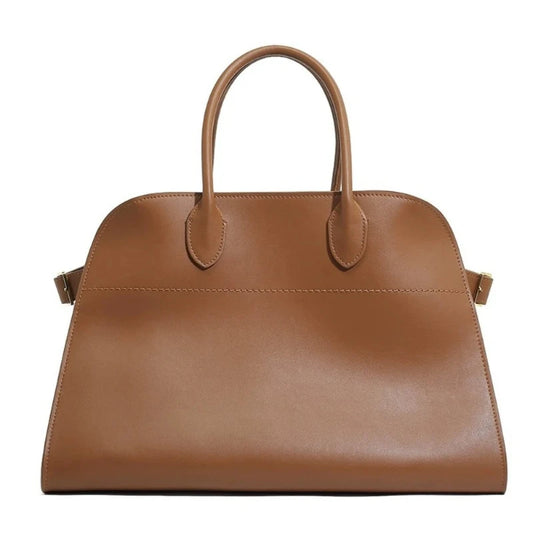 Grand Sac à Main Fourre Tout Marron, sur un fond blanc.