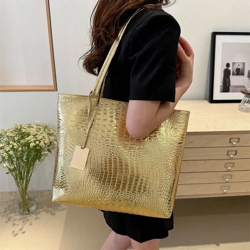 Grand Sac à Main Métallisé avec Effet Croco Élégant
