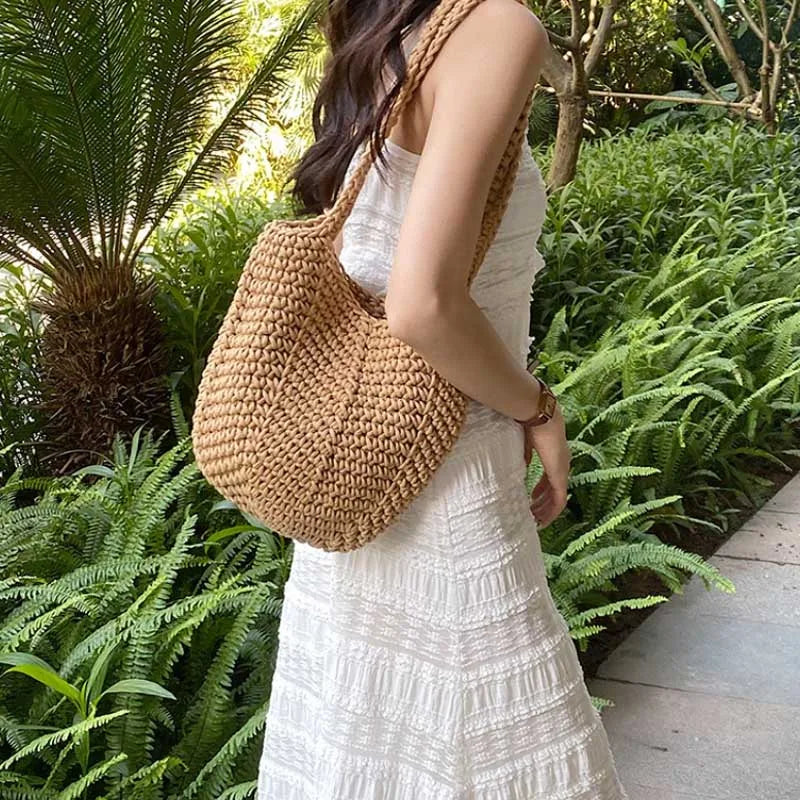 Sac à Main Panier Souple et Pratique porté par une femme