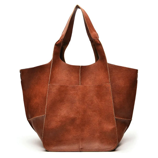 Grand Sac Cabas Multi Poche Modèle iconique, de couleur camel et sur fond blanc.