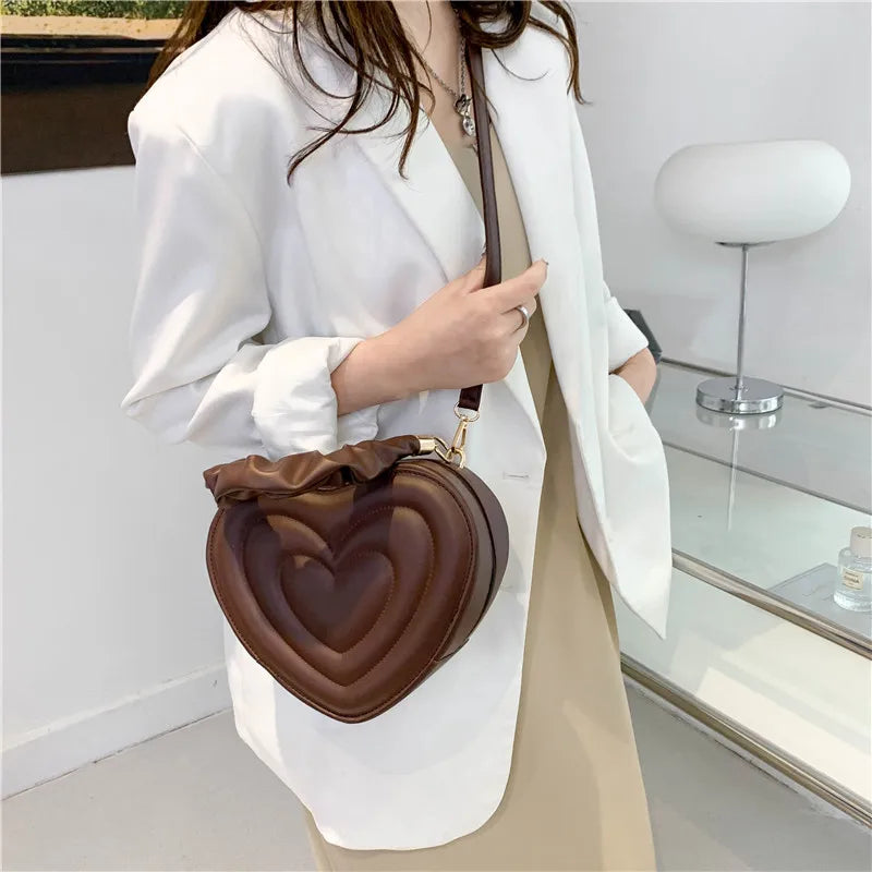 Sac Matelassé Marron au Design de Cœur