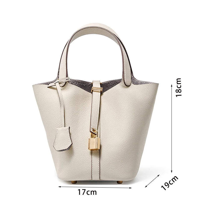 Sac Femme Bourse Chic et Blanc sur fond blanc