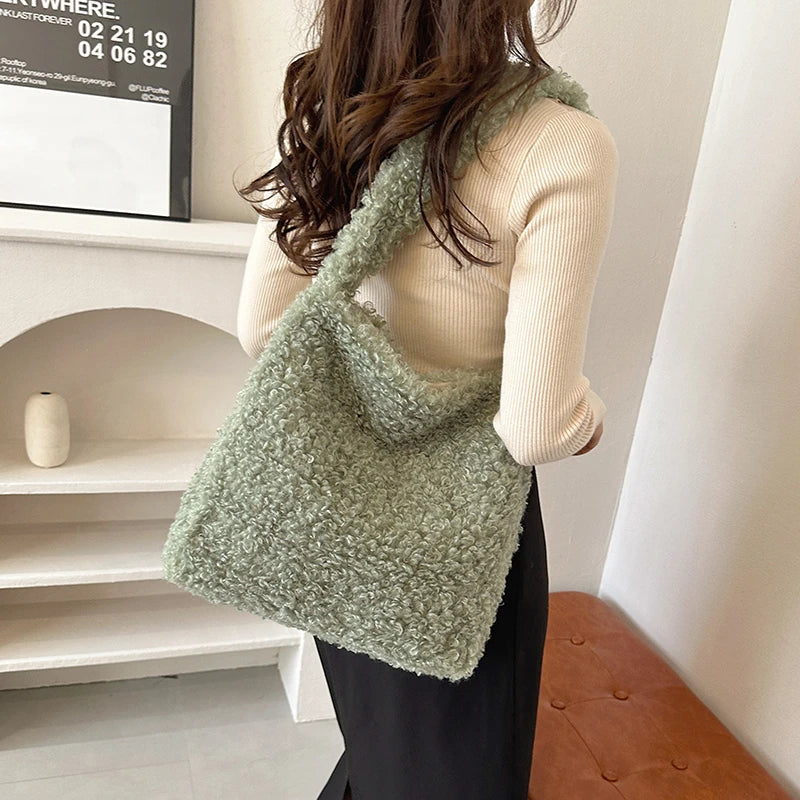 Sac à Main Versatile en Fausse Fourrure
