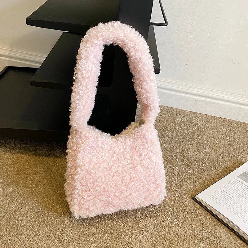 Sac à Main Versatile en Fausse Fourrure