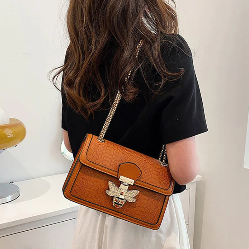 petit sac à main avec abeille