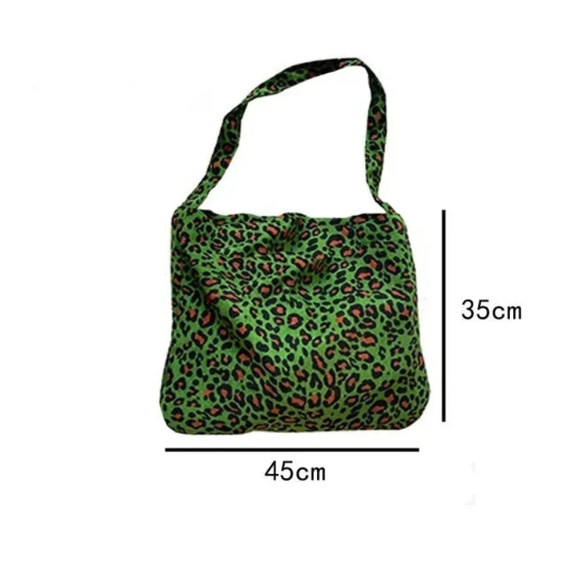 Sac à Main Léopard Vert en Toile sur fond blanc