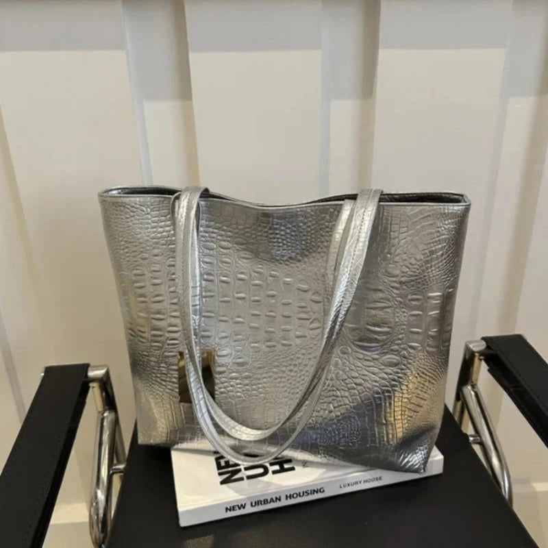 Grand Sac à Main Métallisé avec Effet Croco Élégant