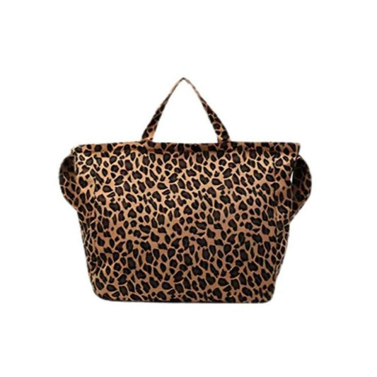 Grand Sac à Main Léopard en Nylon sur fond blanc