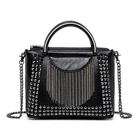 Petit Sac à Main Noir Élégant et Raffiné sur fond blanc